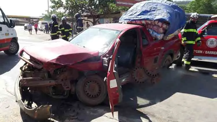A colisão aconteceu na BR-242 sentido Barreiras