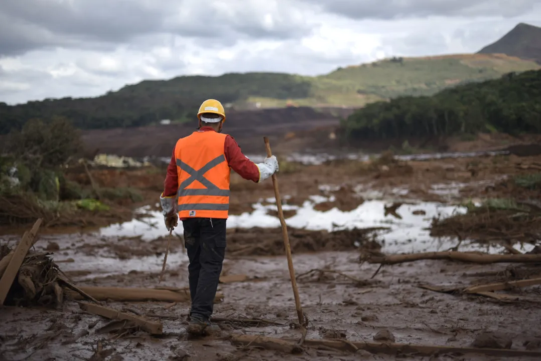 O novo balanço faz com que o desastre de Brumadinho supere oficialmente em número de mortes a tragédia ocorrida em 2015