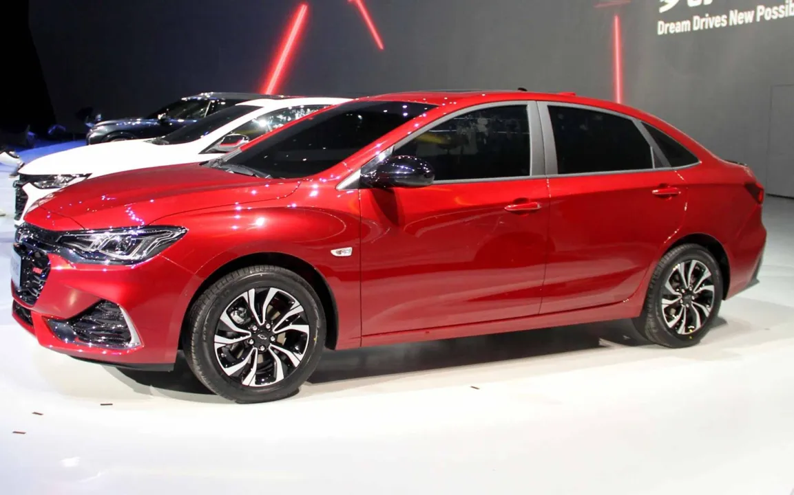 O Monza ficará posicionado entre o Prisma e o Cavalier, uma versão remodelada do Cruze