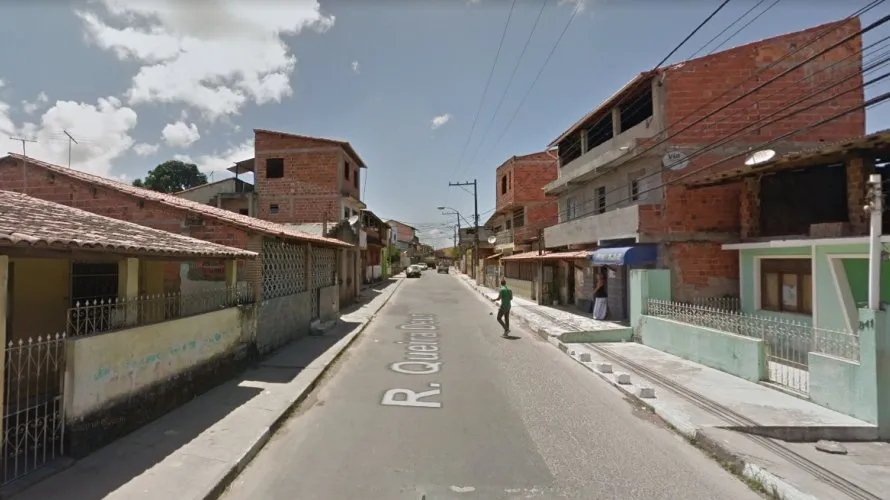 O policial foi baleado na Rua Queira Deus, em Lauro de Freitas