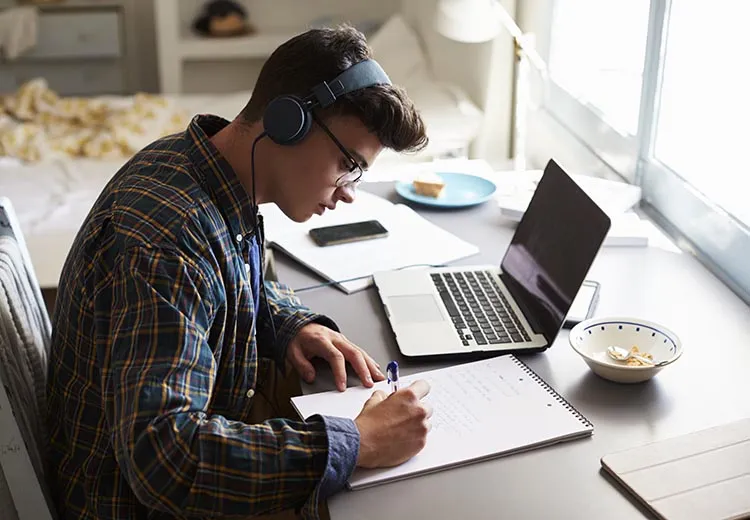 Polos de apoio EAD cresceram 133% entre maio de 2017 e julho de 2018