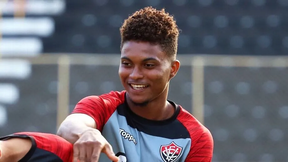 Barata, como é carinhosamente chamado pelos companheiros, chamou atenção em 2018, quando ganhou a titularidade na equipe principal do Vitória