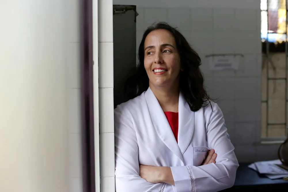 Andrea Barral é pneumologista e especialista em medicina do sono