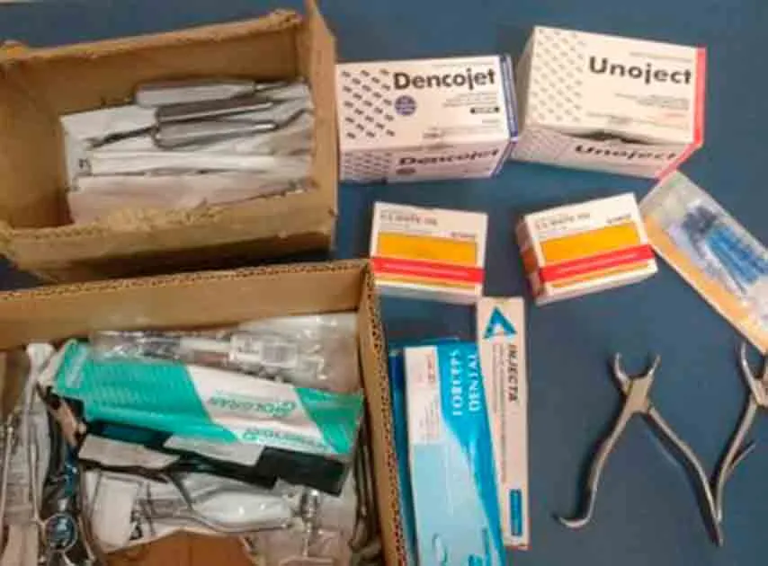 Material para realização de atendimento foi apreendido com os dois suspeitos