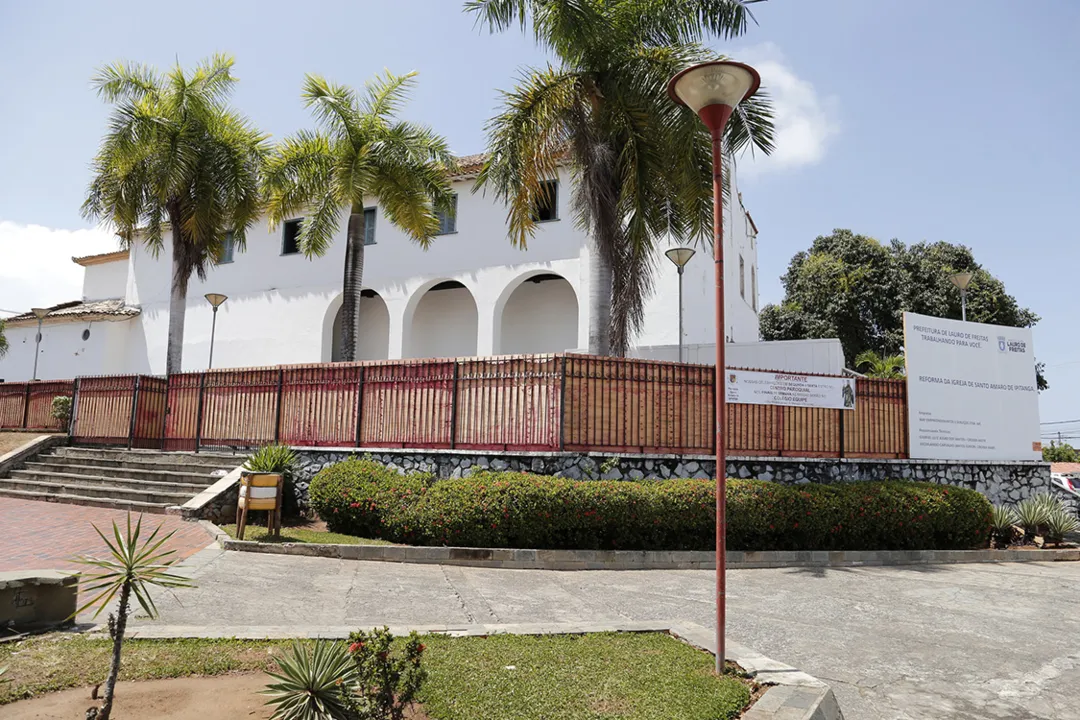 Com a Igreja em reforma, programação da festa acontece em frente ao templo