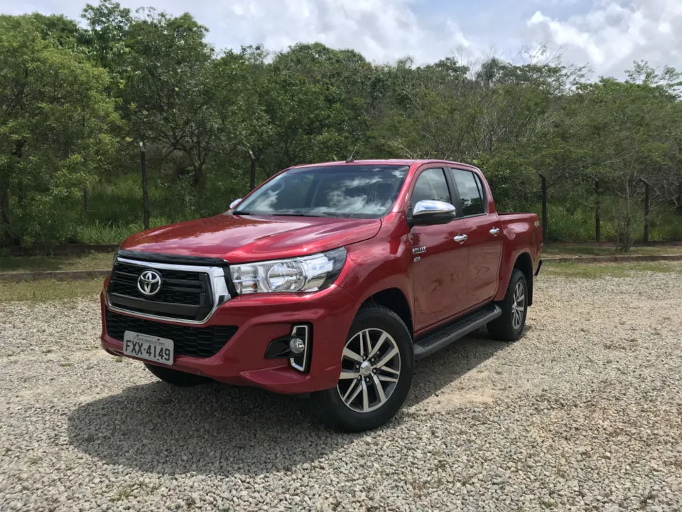 Versão 2.7 flex 4x4 é bem mais barata que a diesel e dá conta do recado nos trechos urbanos e eventualmente fora de estrada