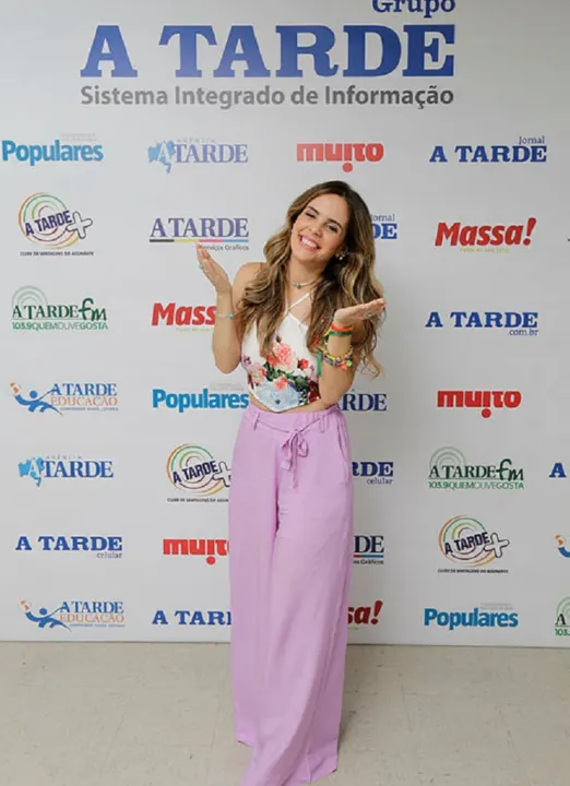 Centrada na música, Mariana afirmou que tá vindo música nova