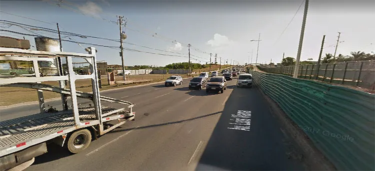 O acidente aconteceu nas proximidades no Parque de Exposições, na avenida Paralela, sentido aeroporto