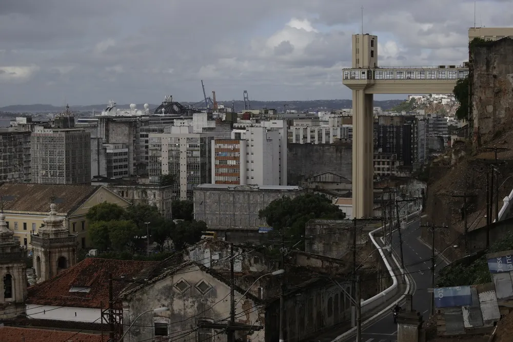 Quando o geógrafo baiano publicou o livro, em 1959, Salvador tinha 550 mil habitantes