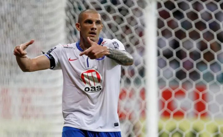 Caso Fernandão vire uma opção, Enderson Moreira colocaria Gilberto na função de extremo? Duvido