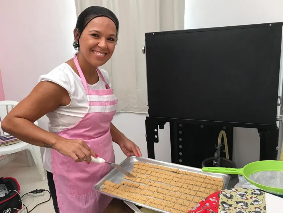 Empreendedora baiana, Vanessa dos Santos, viu nos biscoitos possibilidade de mudar de vida