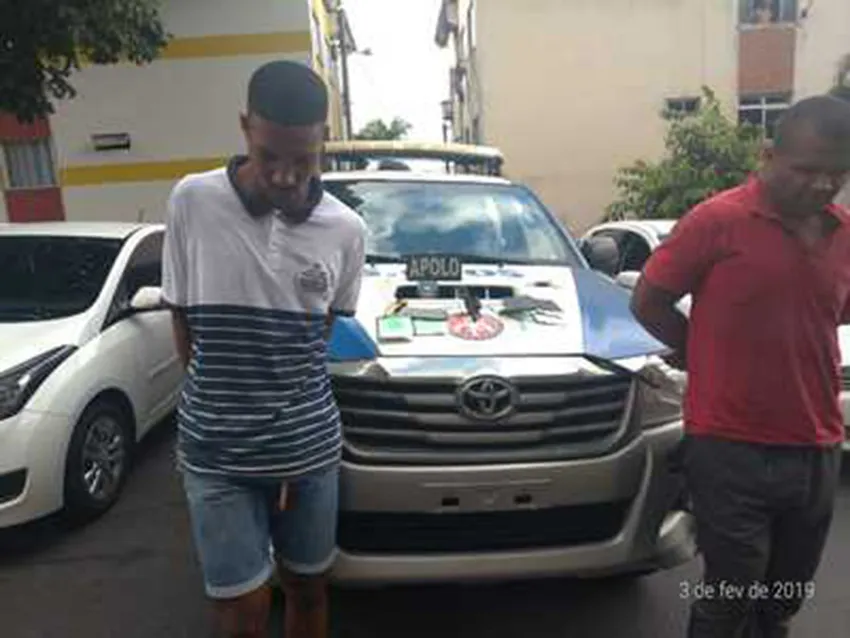 Homens são suspeitos de roubar dois automóveis