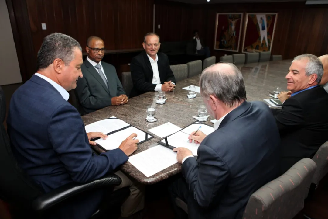 O protocolo de intenções, que prevê um investimento de R$ 150 milhões, foi assinado pelo governador Rui Costa e pelos dirigentes do grupo