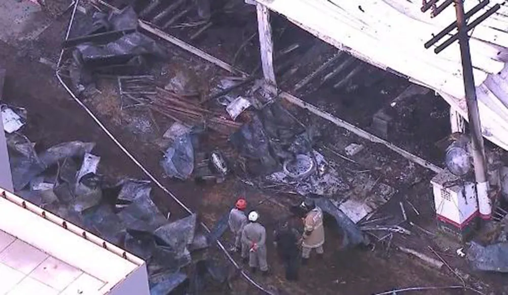 Segundo os bombeiros, dez pessoas morreram e outras três estão feridas