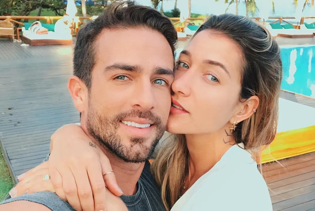 O modelo está confinado para participar de um programa, então deixou sua conta do Instagram conectada no celular da esposa.