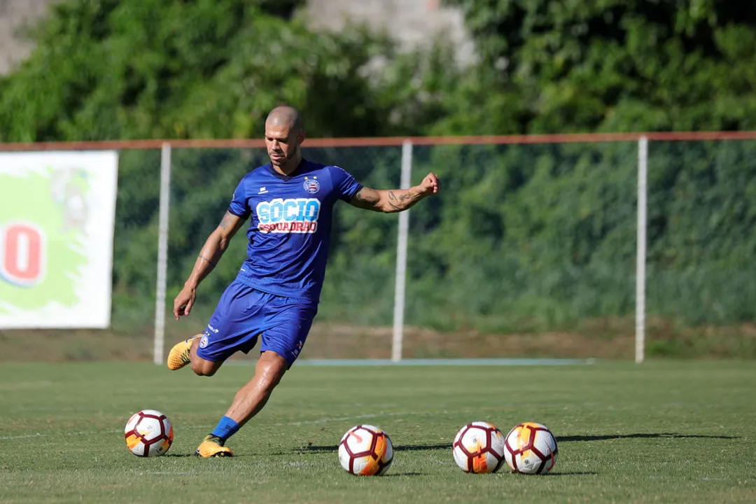 Volante é o jogador mais velho do time alternativo e já marcou gol de cabeça