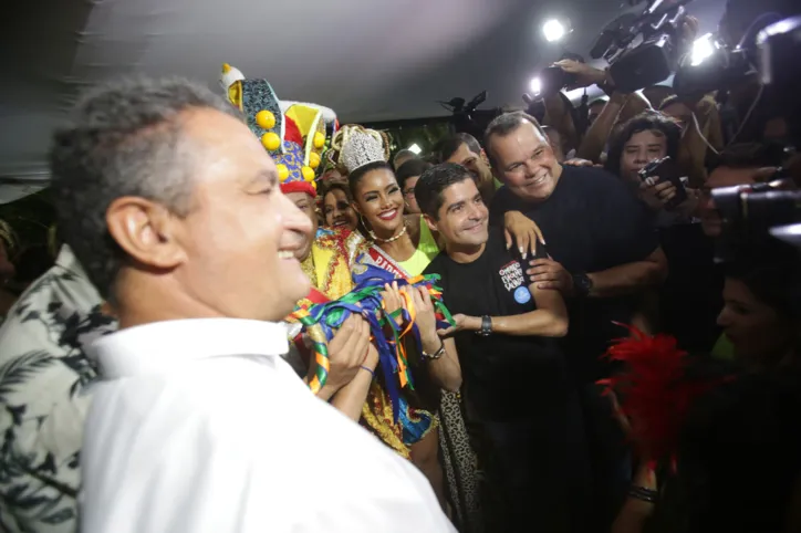 Pagode e samba comandam primeira noite de festa no Campo Grande