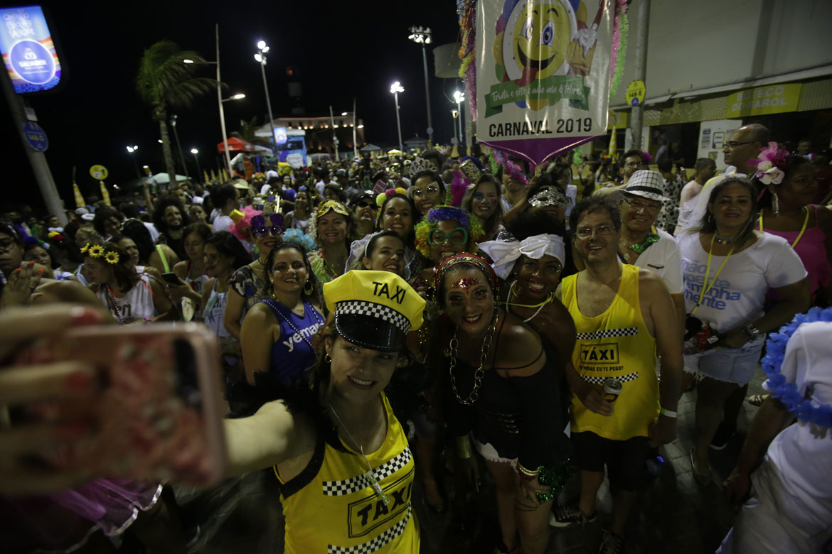 Desfile de fanfarras e charangas marca último esquente do Carnaval de Salvador