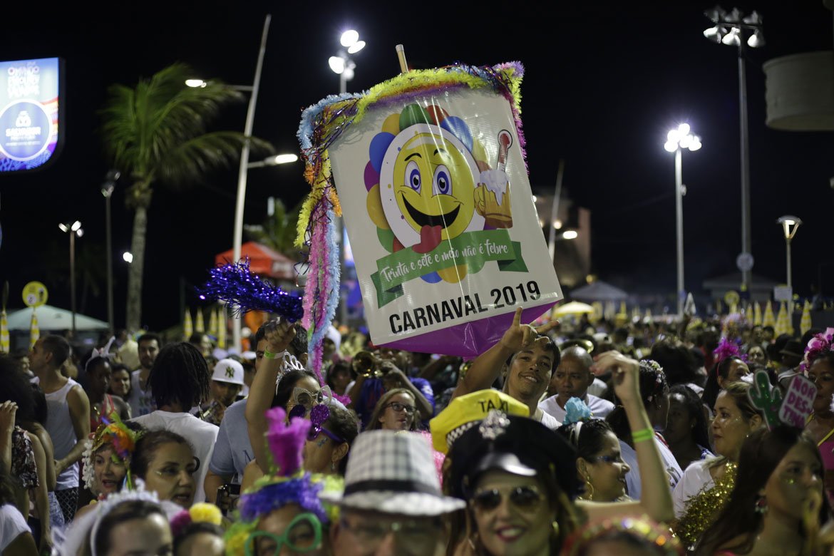 Desfile de fanfarras e charangas marca último esquente do Carnaval de Salvador