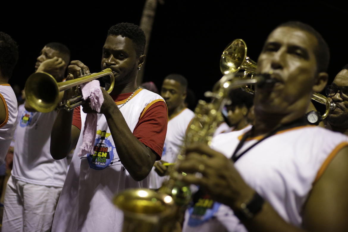 Desfile de fanfarras e charangas marca último esquente do Carnaval de Salvador