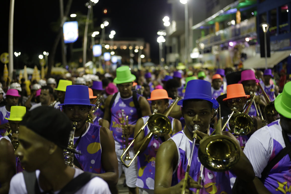 Desfile de fanfarras e charangas marca último esquente do Carnaval de Salvador