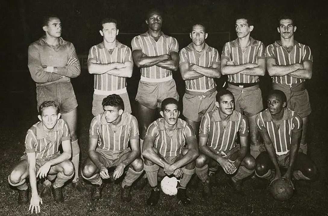 Os campeões: Nadinho, Leone, Henricão, Flávio, Vicente e Beto (em pé); Marito, Alencar, Léo Briglia, Bombeiro e Biriba (agachados)