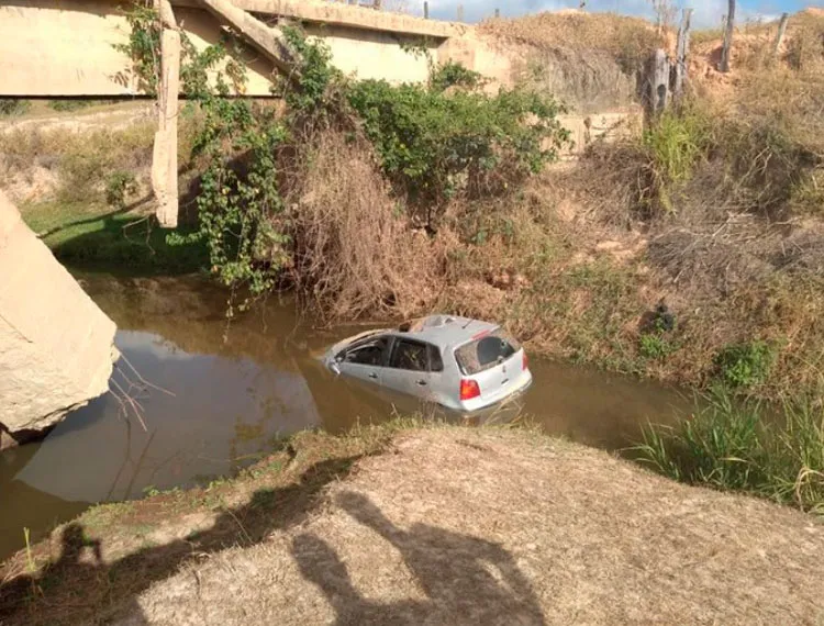 Motorista teria perdido controle do veículo após sair de uma festa