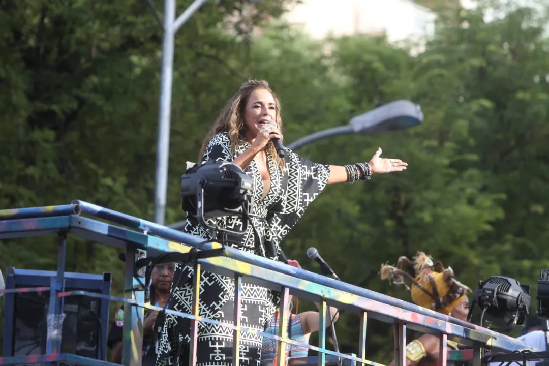 "É um prazer fazer parte dessa festa que é feita para o povo que vem de todos os cantos para curtir o Carnaval", afirmou a cantora