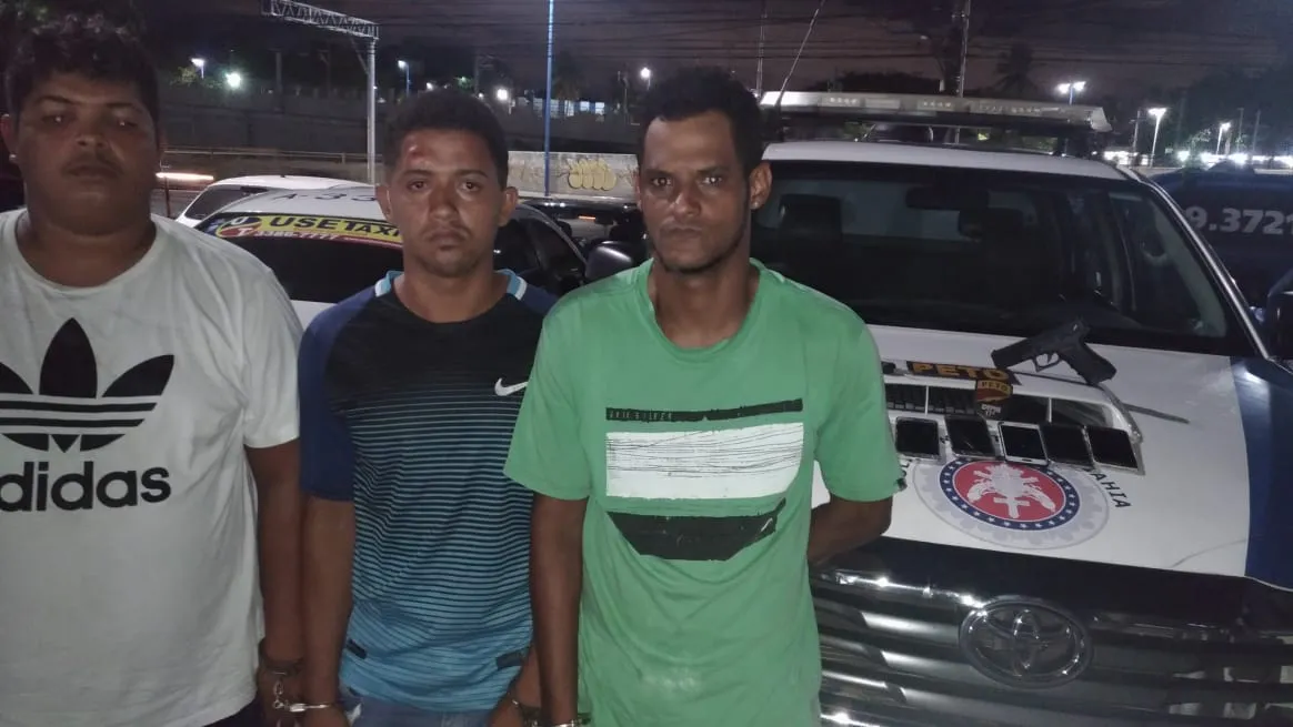 Os três foram autuados na Central de Flagrantes por prática de roubo