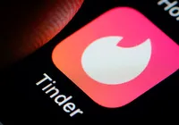 Dia do Beijo: conheça histórias de casais que se conheceram pela internet