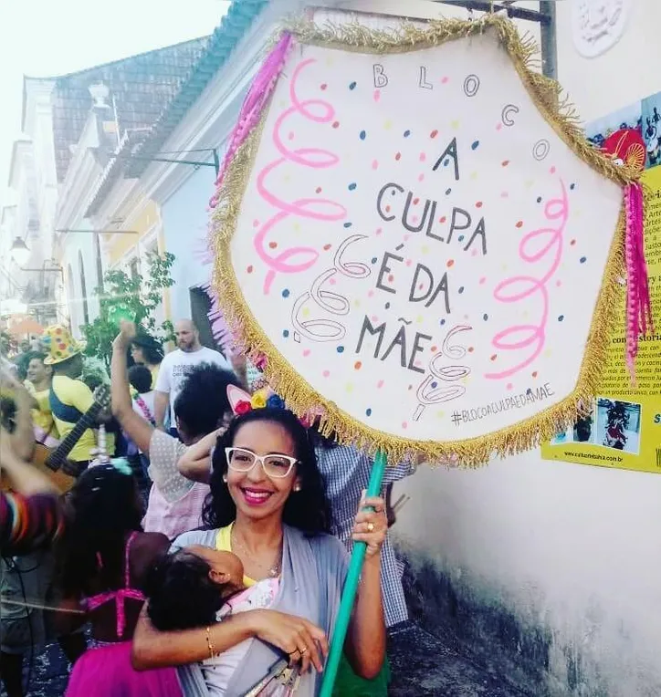 Imagem ilustrativa da imagem Bloco 'A Culpa é da Mãe' reúne toda a família em desfile no Pelourinho