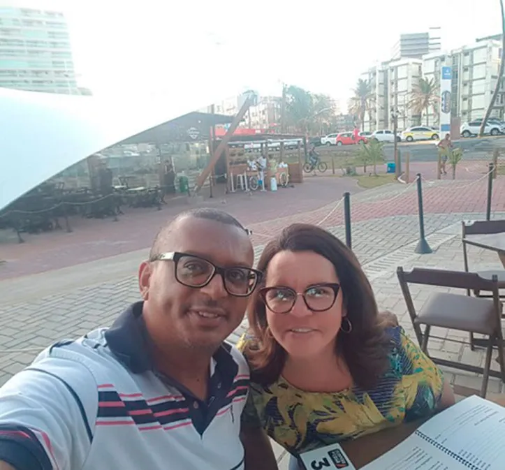 Imagem ilustrativa da imagem Dia do Beijo: conheça histórias de casais que se conheceram pela internet