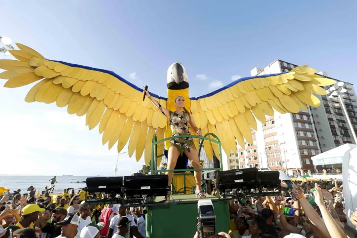 Pipoca do Saulo arrasta multidão no segundo dia de folia