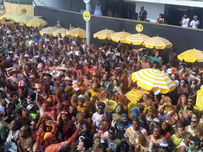 Pipoca do Saulo arrasta multidão no segundo dia de folia