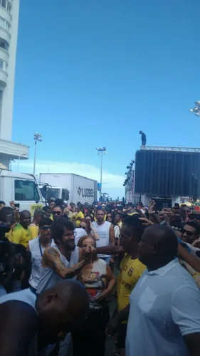 Pipoca do Saulo arrasta multidão no segundo dia de folia