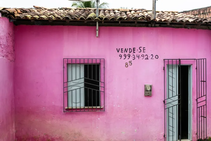 Casas coloridas de Sergipe, Bahia e Alagoas inspiram série fotográfica