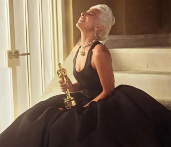 A cantora, compositora e atriz, e agora, dona de um Oscar, Lady Gaga convive com a Fibromialgia