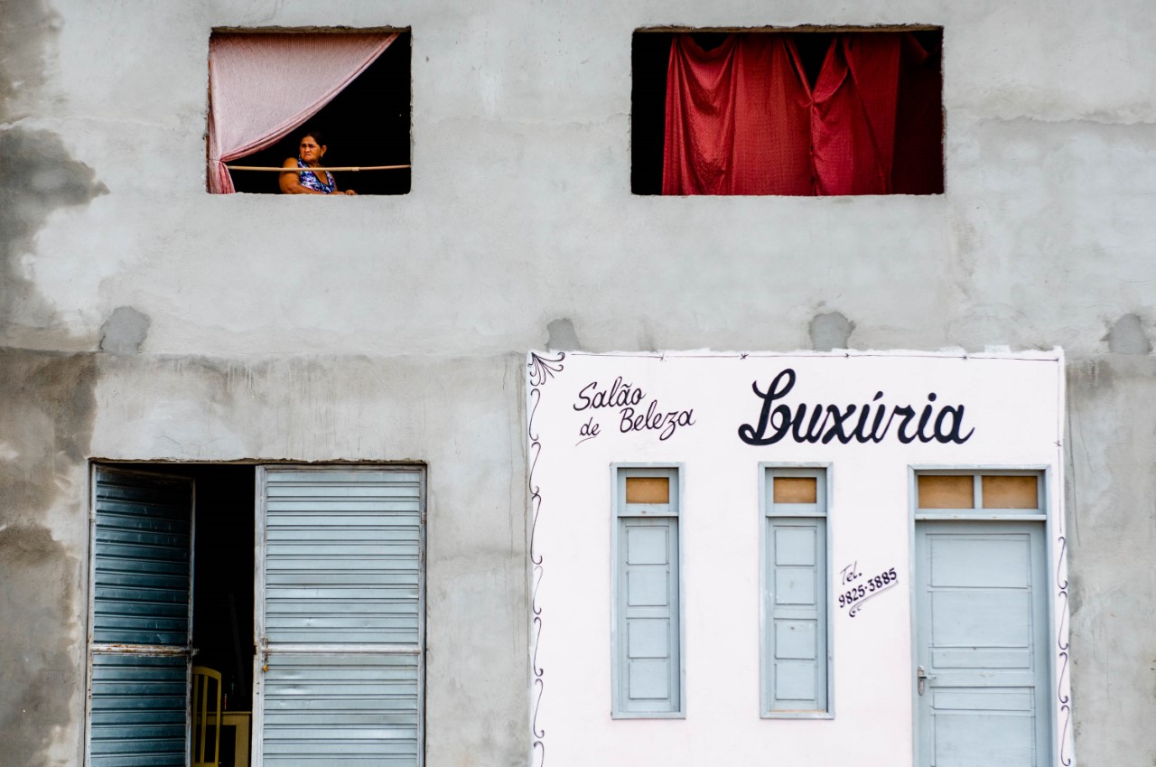 Casas coloridas de Sergipe, Bahia e Alagoas inspiram série fotográfica