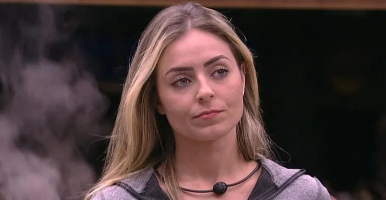 Paula Sterling, foi indiciada pelo crime injúria por preconceito relacionado à intolerância religiosa
