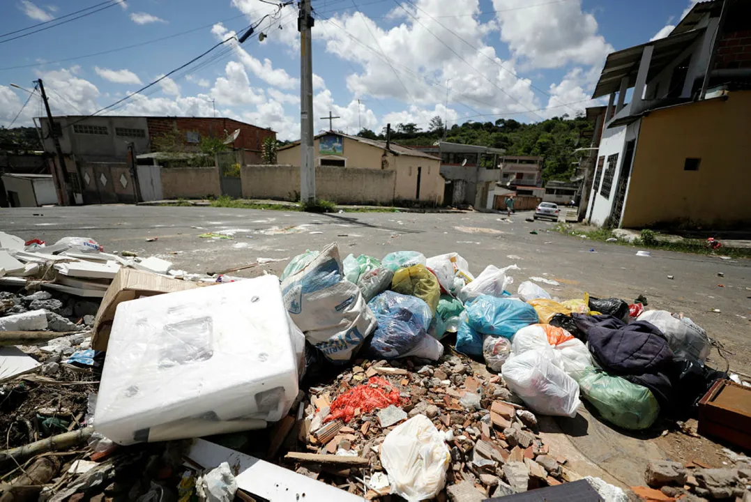 Lixo fica acumulado no Jardim Eldorado