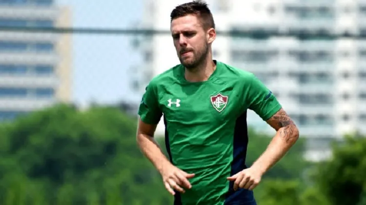 O atleta chega emprestado pelo Cruzeiro e fica até o fim do ano