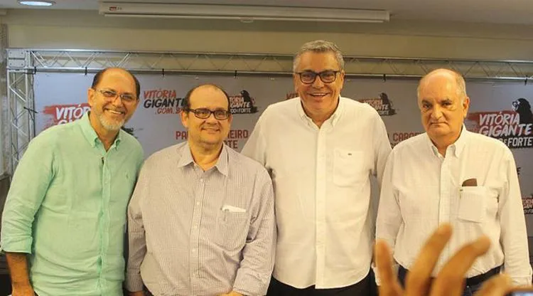 Alexi Portela (dir) e Manoel Mattos(esq) apoiaram a chapa "Vitória Gigante, Unido e Forte" encabeçada por Paulo Carneiro