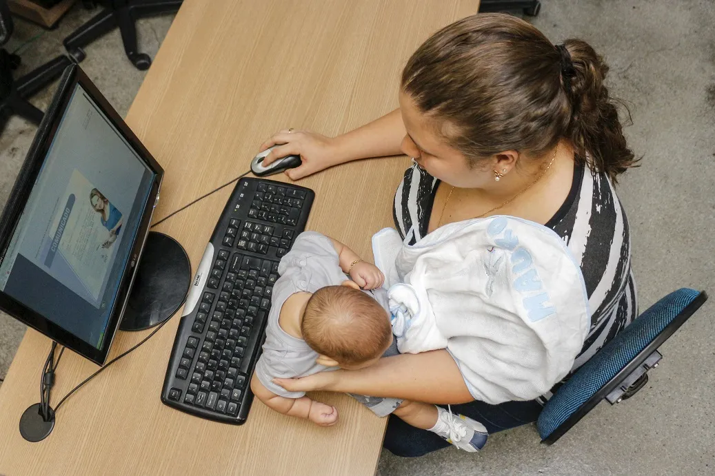 Mulheres concorrem a bolsas de estudo para driblar a falta de oportunidade e construir um futuro melhor