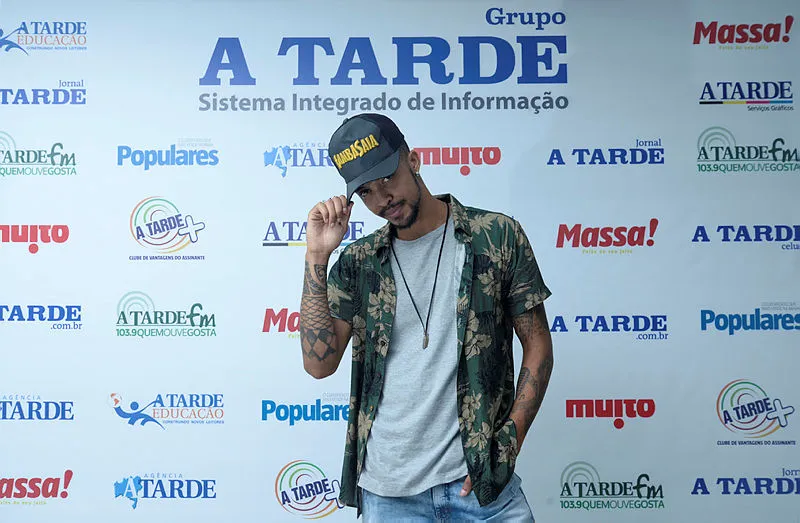 Em entrevista ao A TARDE, Léo Dumóve revelou que antes de se tornar cantor tinha o sonho de ser vocalista de rodeio