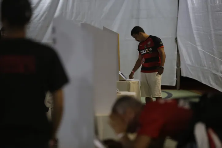 Paulo Carneiro é eleito presidente do Vitória no primeiro turno