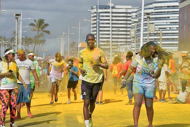 Corrida em prol do Hospital Martagão Gesteira colore as ruas de Salvador