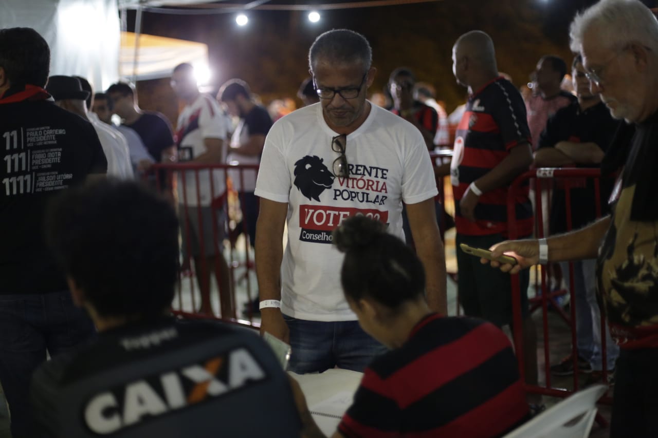 Paulo Carneiro é eleito presidente do Vitória no primeiro turno