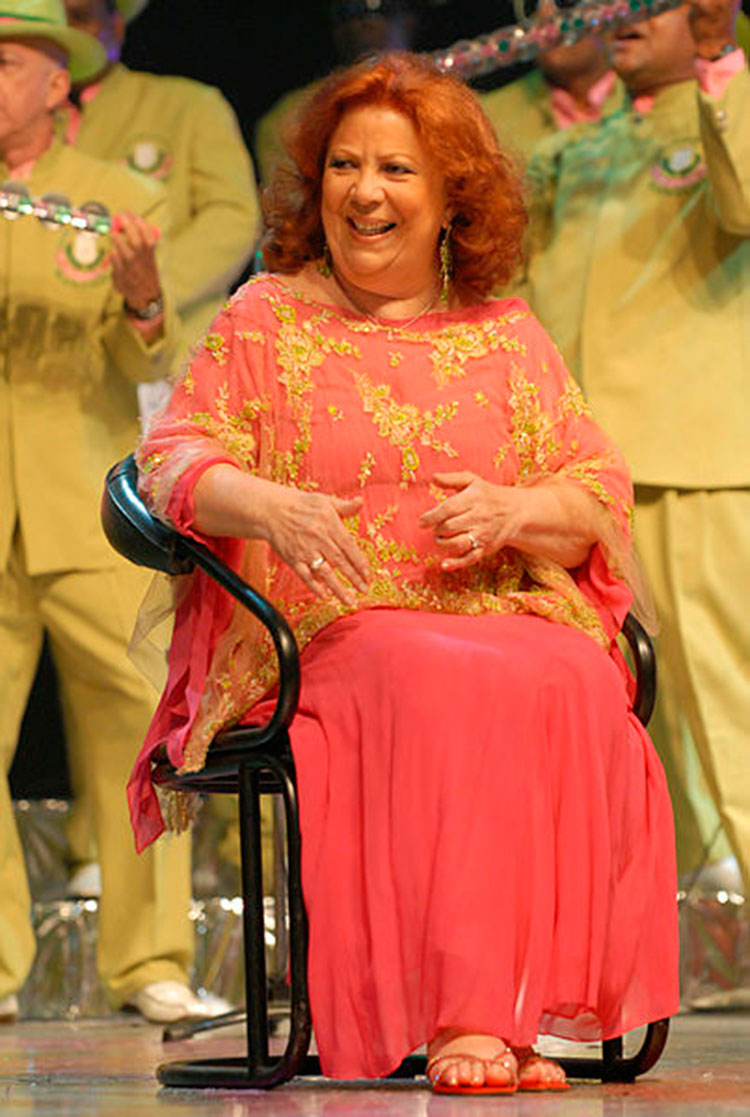 Morre a sambista Beth Carvalho aos 72 anos