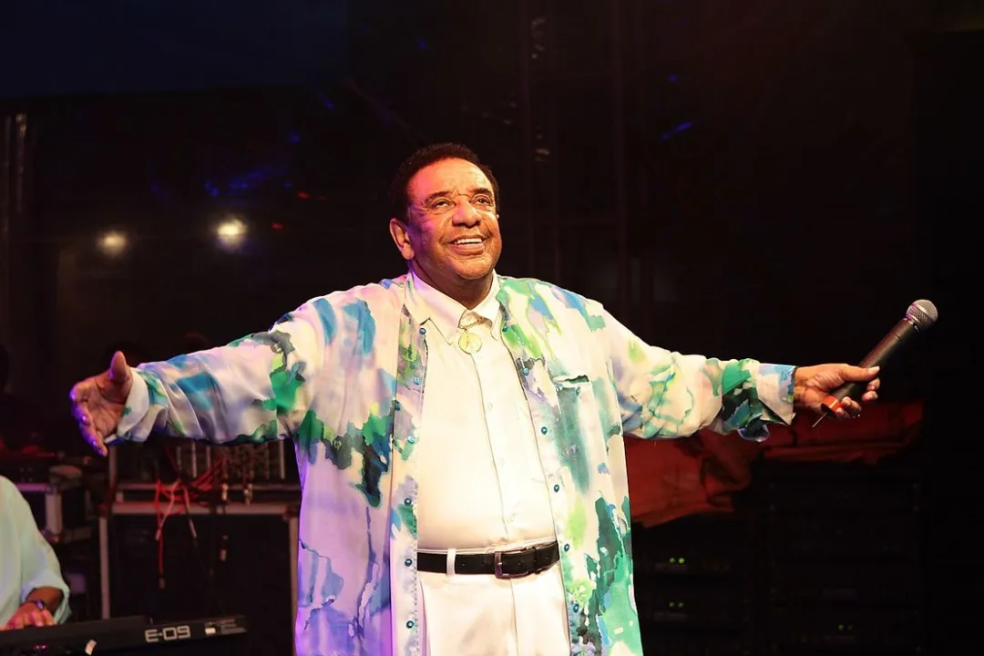 A assessoria do cantor manteve, até então, a agenda de shows do cantor