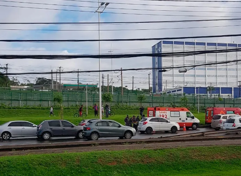 Acidente aconteceu próximo ao Extra no sentido aeroporto